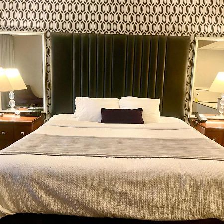 Park Manor Hotel Clifton Park Bagian luar foto A room at the hotel