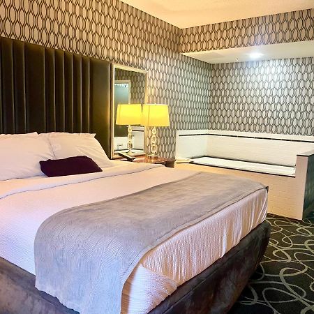 Park Manor Hotel Clifton Park Bagian luar foto A room at the Hilton Garden Inn in San Francisco