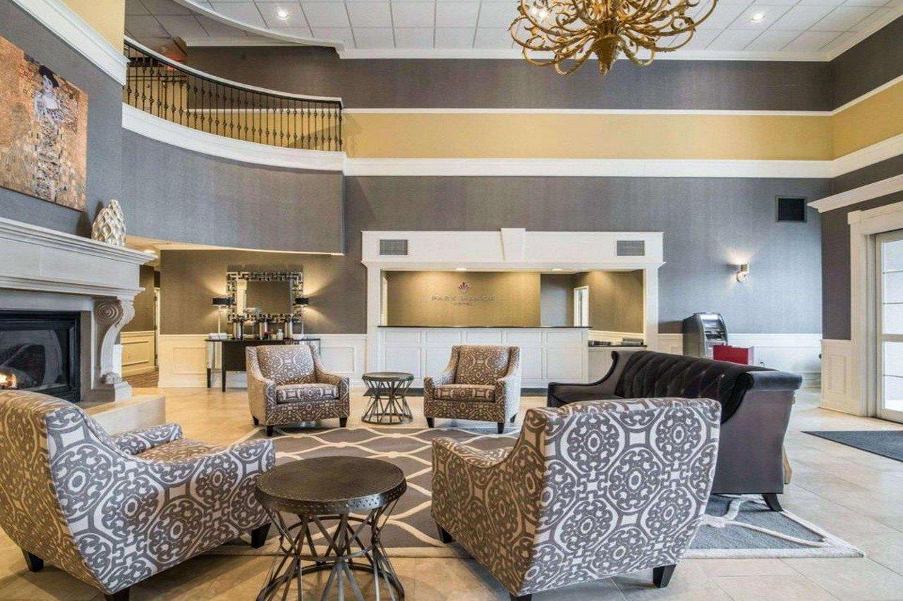 Park Manor Hotel Clifton Park Bagian luar foto The lobby of the Best Western Premier Executive Residency Royal Palm Beach