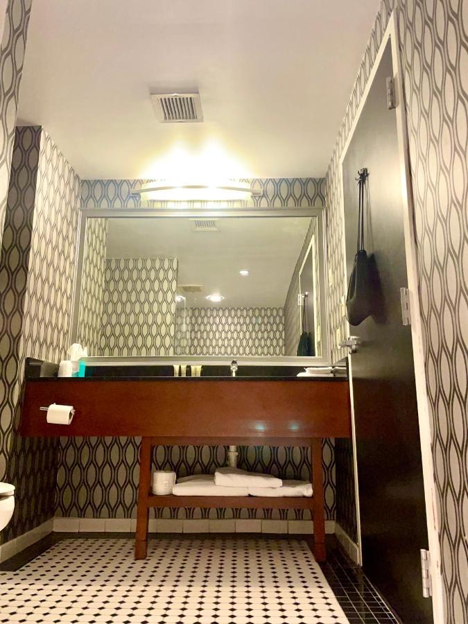 Park Manor Hotel Clifton Park Bagian luar foto Bathroom
