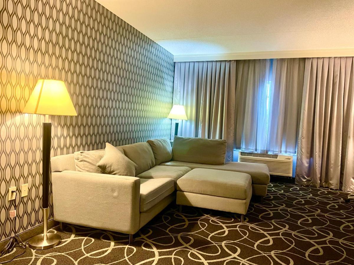 Park Manor Hotel Clifton Park Bagian luar foto A suite at the hotel