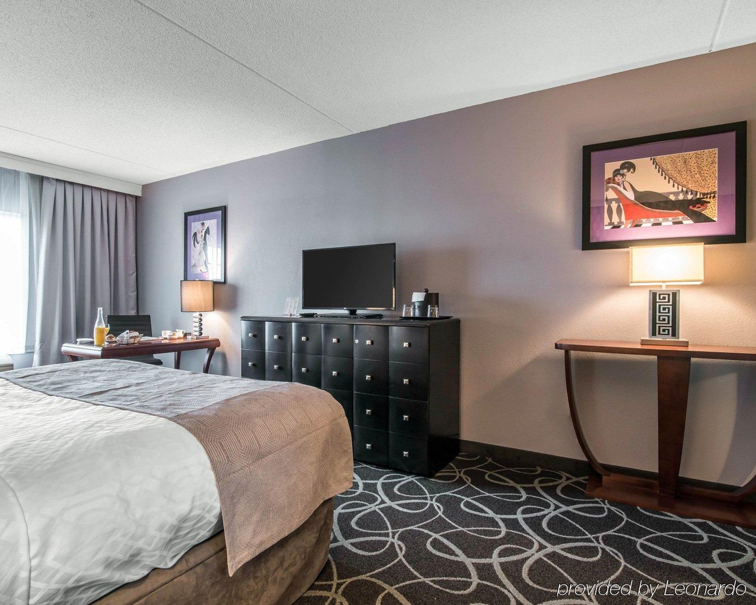 Park Manor Hotel Clifton Park Bagian luar foto A typical hotel room