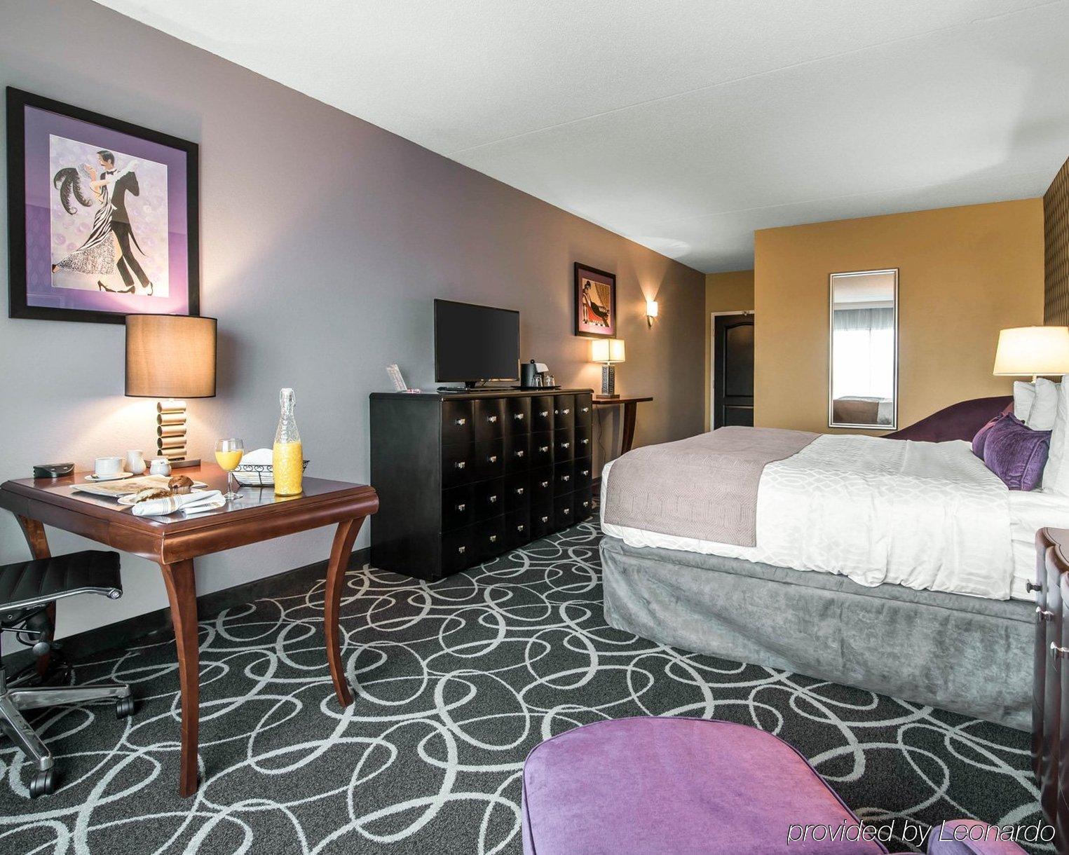 Park Manor Hotel Clifton Park Bagian luar foto A room at the Hotel 247