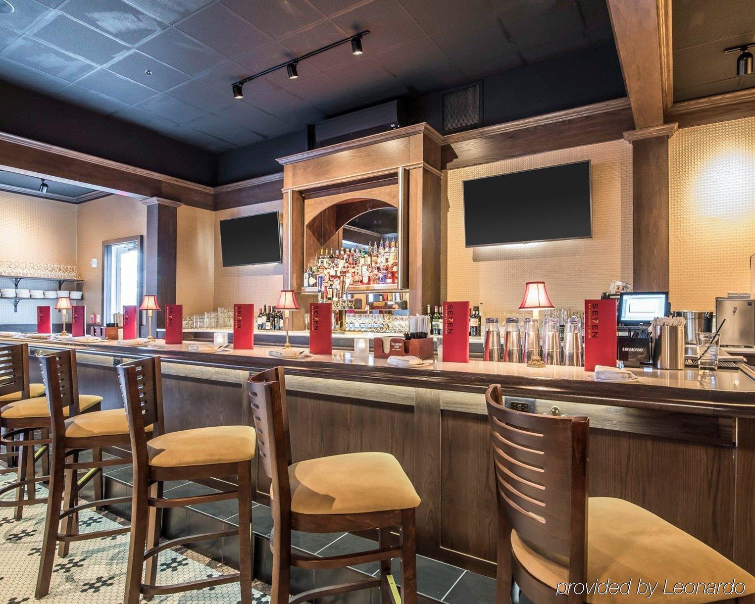 Park Manor Hotel Clifton Park Bagian luar foto The bar at the restaurant