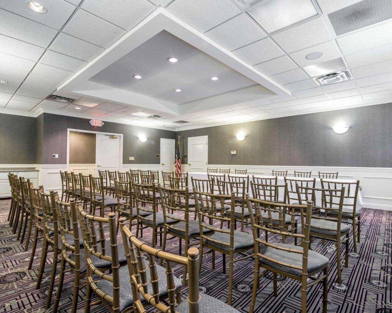 Park Manor Hotel Clifton Park Bagian luar foto The ballroom at the 2016 National Society Daughters of the American Colonists Conference