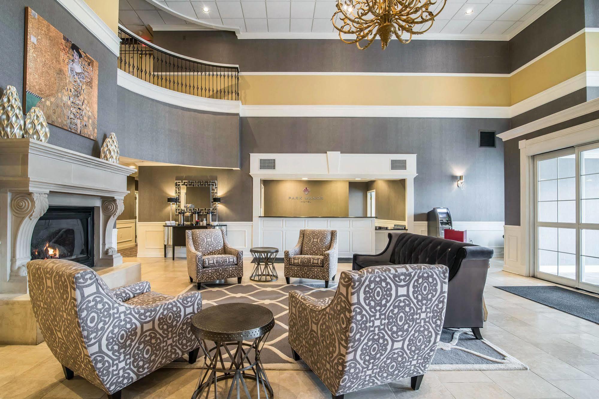 Park Manor Hotel Clifton Park Bagian luar foto The lobby of the Best Western Premier Executive Residency Royal Palm Beach