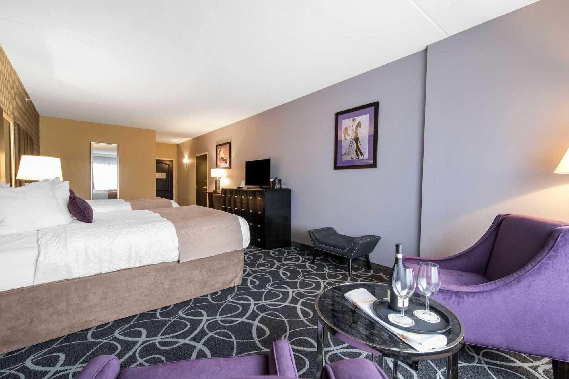 Park Manor Hotel Clifton Park Bagian luar foto A suite at the Hotel Indigo in San Francisco
