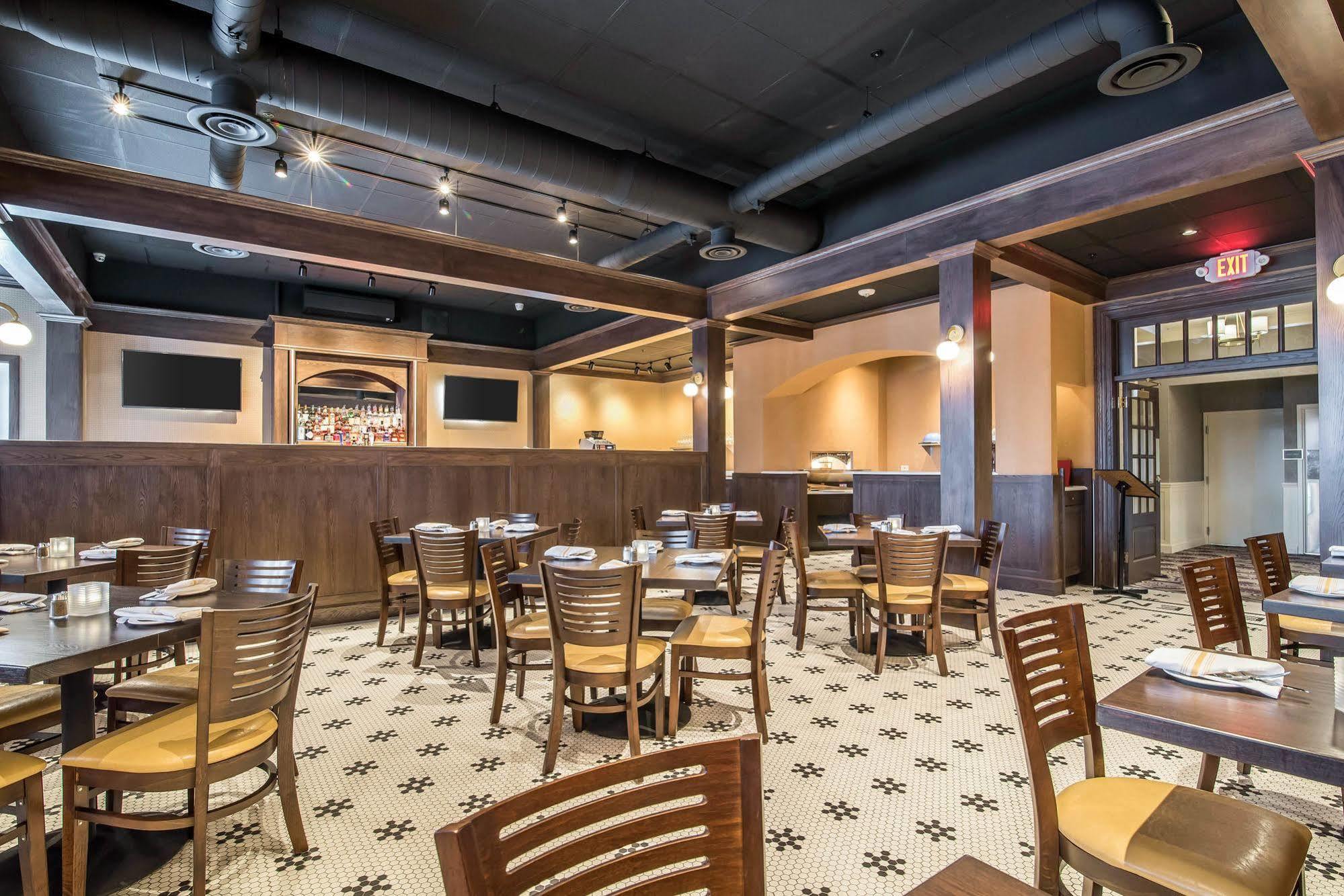 Park Manor Hotel Clifton Park Bagian luar foto Interior of a typical restaurant